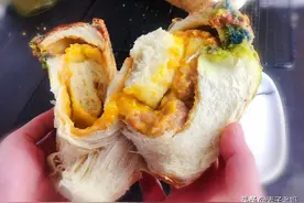超软超拉丝的手撕吐司，加了馅料更好吃，没等放凉就开吃，烫嘴了图片