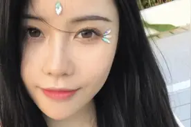 小说：吴丽娜的俏脸一红图片
