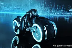 在《我的世界》中，玩家还原了《创：战纪》中的光影战机对战图片