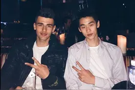 大儿子是学霸，二儿子成男模，看过林依轮才知道什么叫教育投资！图片