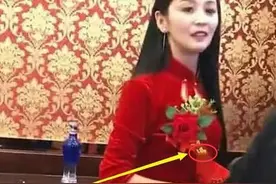 “漂亮婆婆”婚礼现场走红，是故意抢新娘风头，还是真的气场太强图片