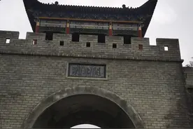 “跪射俑”屁股下这个回民小镇，一脚踏两省，湖北人都来这里赶场图片