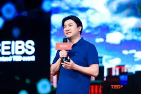 做了22年医生，他不甘心继续当手术匠，决心改变中国医疗的未来图片