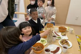 外国留学生在日本“国际儿童食堂”有用武之地图片