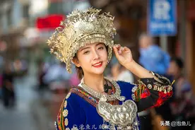 贵州发现中国最大苗寨，一个山头挤了1000多户吊脚楼，太美了图片