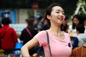 成都一家烧烤店瞄准“美女”做营销，五天收款72万，方案可借鉴图片