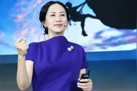 华为该进军时尚圈了，孟晚舟把脚镣戴成时尚，连香奈儿都在模仿图片
