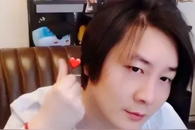 大仙直播开铂金号换口味，抱到钻石4的路人大腿，结局反应亮了图片