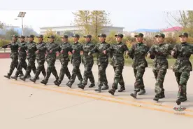 又美又飒！看火箭军女兵的成长蜕变图片