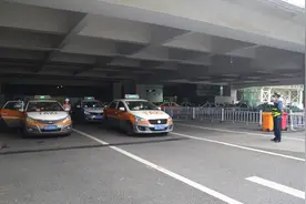 患病乘客丢失身份证件，交通执法人员帮忙寻回图片