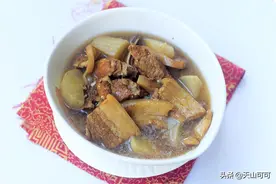 10月要吃的菜，和肉一起炖，不腥不腻又暖胃，贵点也值得图片