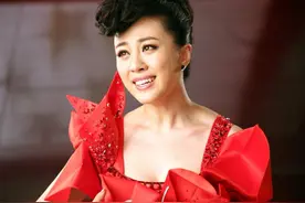 曲丹：从辽宁大连走出的“最美军花”，至今婚姻成谜图片