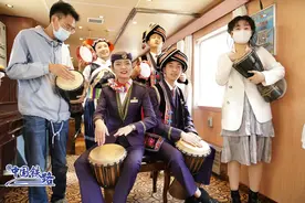 套房、酒吧、双人床！双层卧铺火车刷爆朋友圈！网友：实名羡慕，五一假期已安排图片