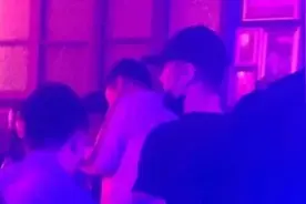 蒋劲夫现身夜店被偶遇，金发美女相伴状态佳，其当下职业令人咋舌图片