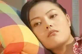 女子偷东西被识破，多亏男子仗义相救，女子的报答方式太特殊了！视频封面