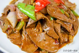 炒猪肝时，是先焯水还是先腌制？饭店常用的方法，猪肝又嫩又滑图片