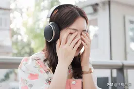 魅族HD60降噪耳机图赏 头层牛皮耳罩带来稳重质感图片