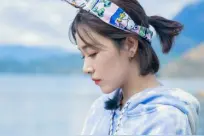 芭比粉发带效果不一般，杨紫戴上它太上头了，有装嫩的嫌疑图片