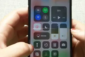 ios手机手电筒，竟然是可以调节的，使用起来更方便了视频封面