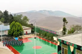 南部战区空军某雷达站：云端有片“扎根林”图片