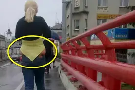 姑娘，出门前不会照一下镜子吗？穿这件衣服太尴尬了图片