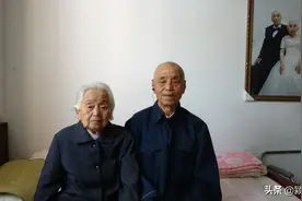 携手走过77年，两位九旬老人依然恩爱如初！历经过风雨，身边还有你，是“520”最好的告白图片
