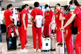 中国女排今日乘机回国，不以胜败论英雄，请北京球迷接机图片