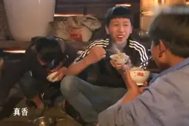 《变形记》最会作秀的豪门妈妈，频对农村孩子翻白眼，嫌弃藏不住图片