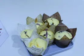 蓝莓马芬蛋糕，西式甜点外型小巧精致图片