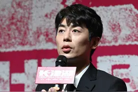 吴京朱亚文韩东君穿帅气西装，现身长津湖首映，网友：全是硬汉图片