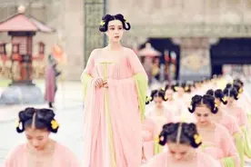 皇帝起床后都要“洗龙沟”，为什么宫女都不避开，反而抢着伺候？图片