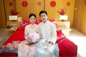 王彦霖艾佳妮大婚，夫妻俩穿中式礼服喜气满满，伴郎团阵容曝光图片