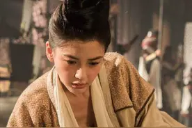 杨颖翻车告诉我们：再好的一副牌，都能通过后天努力把它打成稀烂图片