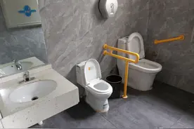 街拍：湖北宜昌，干净的公共厕所图片