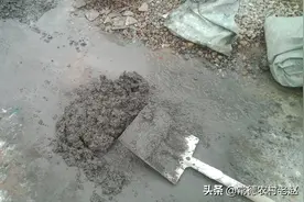 农村房顶出现漏水，很多人把责任推给水泥，其实水泥也是受害者图片