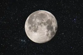 超过了主星的1/4，无论是原生的还是捕获的，月球都太大了图片