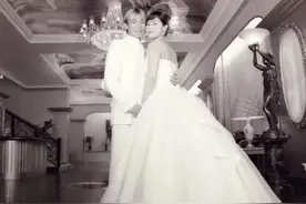 天王刘德华妻子朱丽倩婚纱照美极了，难怪一直没公开图片