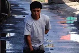 1996年，一位东北小伙捡到串“钥匙链”，结果失去了双腿和左小臂图片