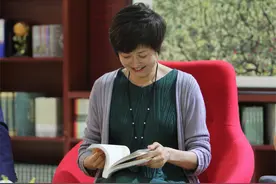 敬一丹：曾是白岩松搭档，央视主持27年，老公弃政从商上亿身家图片
