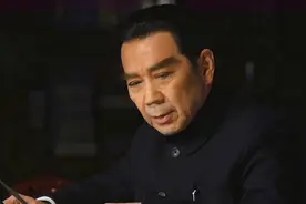 美国记者借总理用美国钢笔，讽刺中国，总理如何巧妙还击？图片