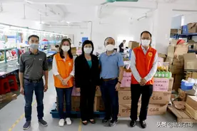 石碣镇领导率队慰问兴洲电子公司，感谢企业为疫情防控作出的贡献图片
