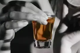 男性长期“不喝酒”会有哪些变化？别不相信，这几个现象很明显图片