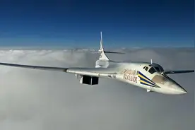“白天鹅”图160轰炸机，曾绕日本转圈，日本F15战机只能望尘莫及图片