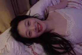 雪莉生前纪录片引围观，永远定格在25岁的美丽，终于不再被消费图片