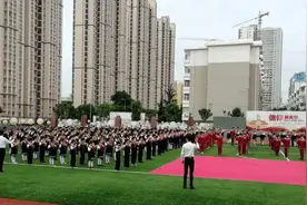 教育迎泽丨东岗小学千名学生竹笛齐奏《唱支山歌给党听》图片