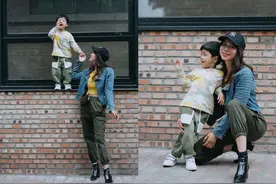 三位潮妈的亲子穿搭秘籍，教你做街上最吸睛的母子/母女图片