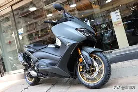 踏板界新晋“羊王”雅马哈TMAX Tech MAX 560实拍图片