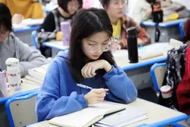 高考前vs高考后，变化太明显，老师：低调点，你爸妈忍你们很久了图片