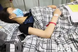 员工业绩不佳被罚吃“死神辣条”进了医院，一个月后被要求离职……图片