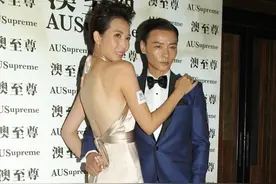 明星妻子里真服蔡少芬，穿上高跟鞋比老公还高，但看着一点不违和图片